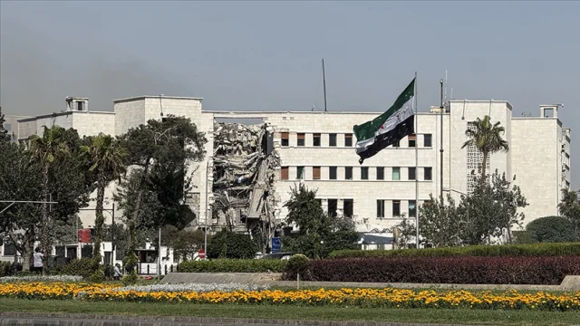 İsrail, Suriye'nin Dera ilindeki Kuveyya köyüne saldırı düze...