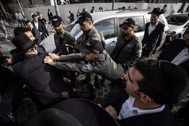 İsrail’de Haredi Cemaati Askerlik Kararını Protesto Etti