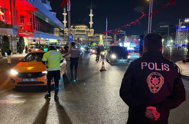 İstanbul'da yapılan polis uygulamasında 1192 kişi gözaltına...