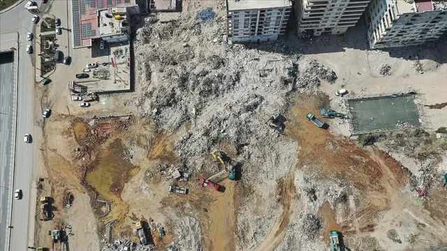 Depremde 96 kişinin hayatını kaybettiği Ebrar Sitesi Güvenç...