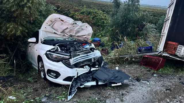 Manisa Alaşehir’de Kamyonet Devrildi, Otomobille Çarpıştı: 2 Ölü, 3 Yaralı