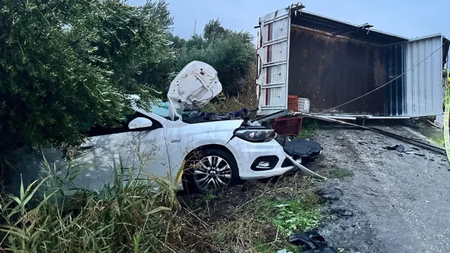 Manisa’da Feci Kaza: Kamyonet Devrildi, 2 Kişi Hayatını Kaybetti