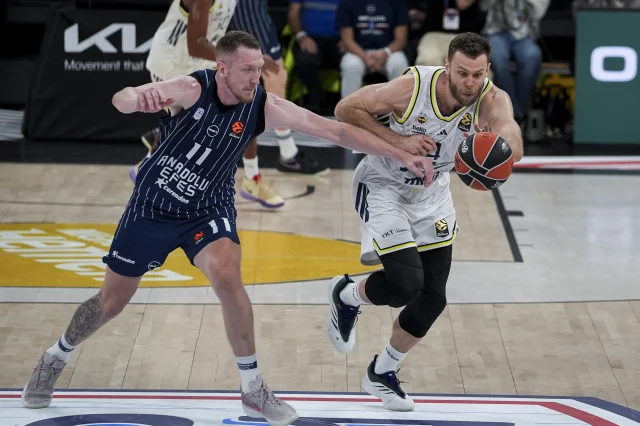 Fenerbahçe Beko Anadolu Efes'i Mağlup Etti