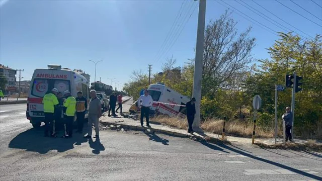 Aksaray’da Ambulans ve Otomobil Çarpıştı: 4 Yaralı