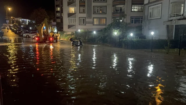 Tekirdağ'da Yağış, Su Baskınlarına Neden Oldu