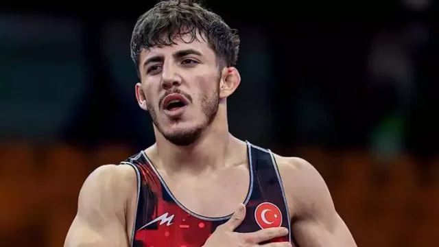 Milli güreşçi Tolga Özbek'ten 23 Yaş Altı Dünya Şampiyonası'...
