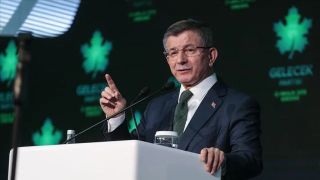 Ahmet Davutoğlu: 'İnsanlığın Yüreği Gazze ile Atıyor'
