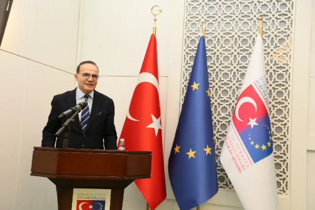 Dışişleri Bakan Yardımcıları Polonya ile Görüştü