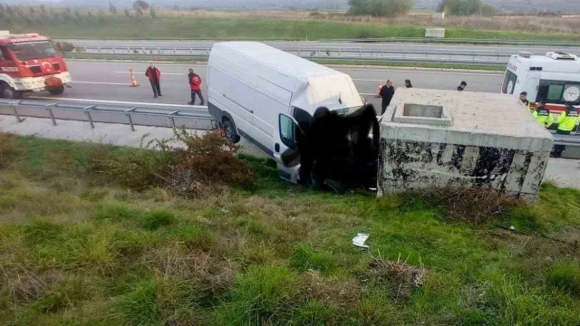 Balıkesir'de Panelvan Kaza Yaptı: 2 Ölü, 1 Yaralı
