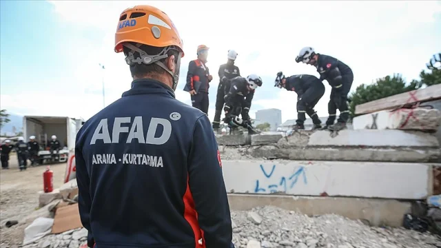 AFAD: Balıkesir'deki Deprem Sonrası Hasar Tespit Çalışmaları...