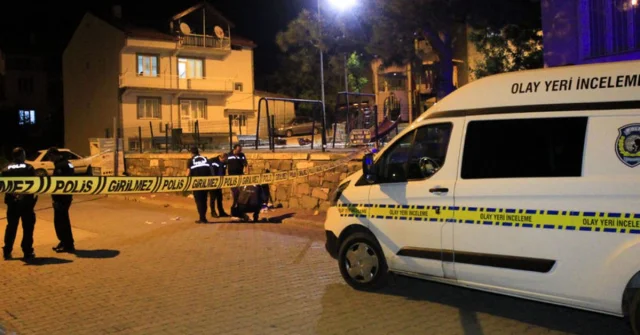 Uşak'ta Gençler Arasında Bıçaklı Kavga: 1 Kişi Ağır Yaraland...