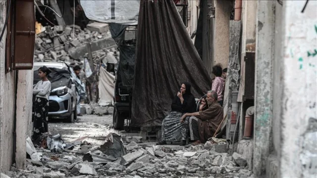 İsrail ordusu, Gazze'de ateşkesin yeniden uygulandığını duyu...