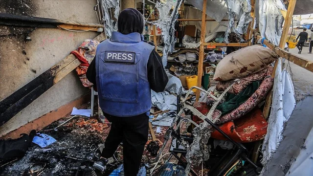 İsrail, Filistinli gazetecilerin Gazze'deki katliamı duyurma...