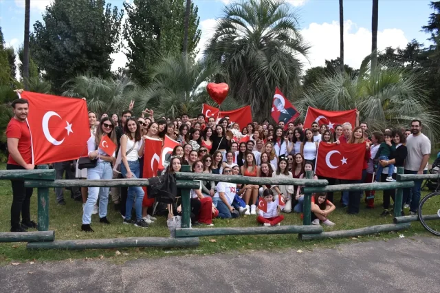 İtalya'daki Türk Öğrenciler Cumhuriyet Bayramı'nı Kutladı