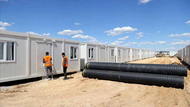 AFAD, Sındırgı Depremi Sonrası Konteynerleri Ailelere Teslim...