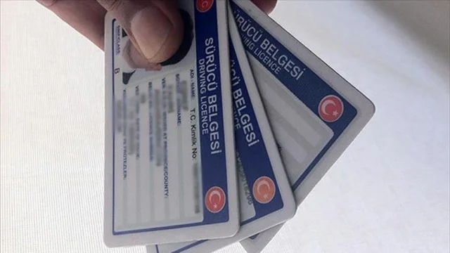 Eski tip ehliyetleri yenileme süresi yarın sona eriyor