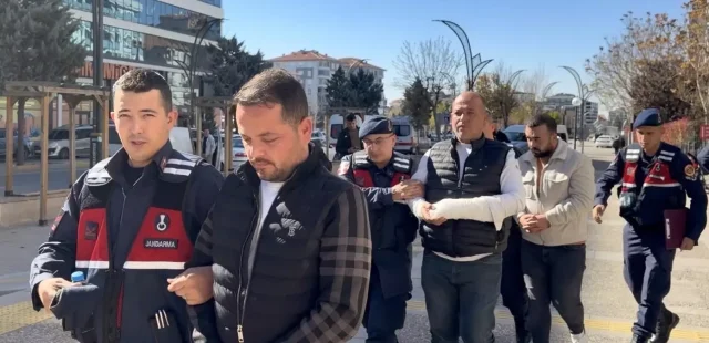 Aksaray'da Trafik Polislerine Saldıran 3 Kişi Tutuklandı