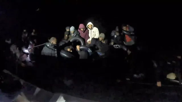 İzmir Açıklarında 43 Düzensiz Göçmen Kurtarıldı