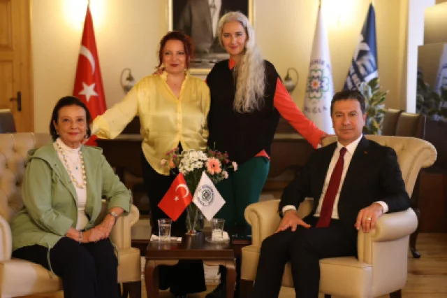 Türkiye'nin İlk Kadın Valisi Lale Aytaman'ın Hayatı 'Vali Ha...