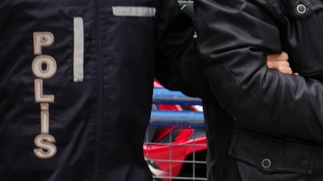 İstanbul'da yasa dışı bahis operasyonunda 20 şüpheli yakalan...