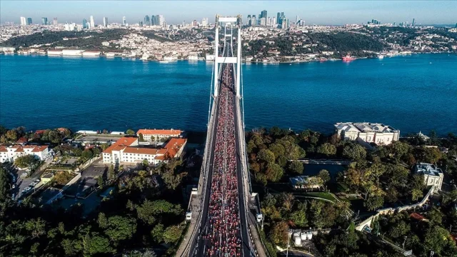 İstanbul Maratonu nedeniyle pazar günü bazı yollar trafiğe k...