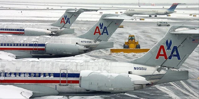 Amerikan hava yolu şirketine ait uçakta ani irtifa kaybı