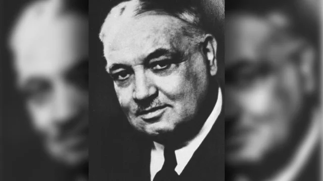 Türk edebiyatının göçebe şairi Yahya Kemal Beyatlı Kimdir?