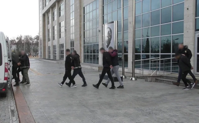 Uşak'ta Uyuşturucu Operasyonunda Yakalanan Zanlı Tutuklandı