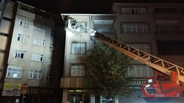 Kocaeli'de Çöken Apartmanın Yakınındaki 3 Bina Daha Tahliye...