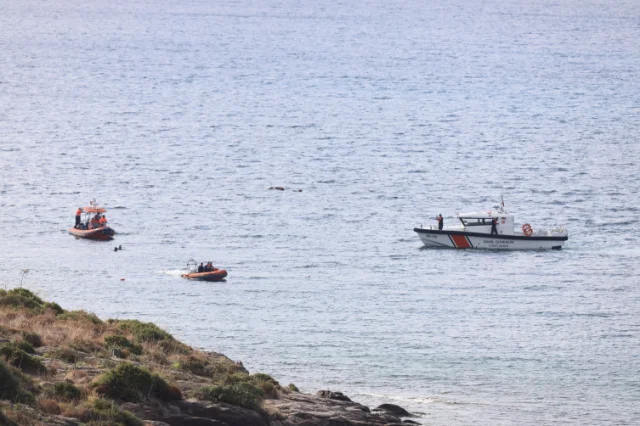 Bodrum Açıklarında Lastik Bot Kayalıklara Çarptı: 4 Kişi Yar...