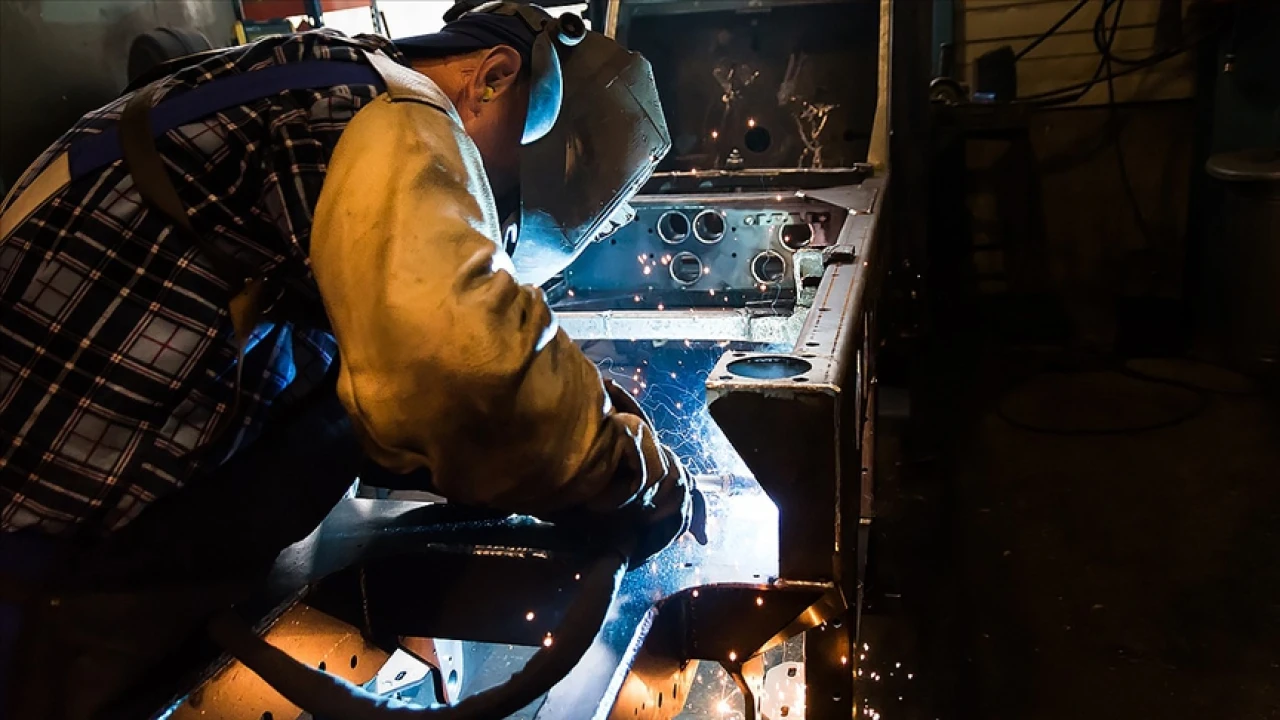 Avro Bölgesi'nde üretim canlanıyor: İmalat endeksi 50 puana çıktı