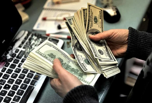 Yurt Dışında Yerleşiklerin Hisse Senedi ve DİBS Stoku Açıkla...