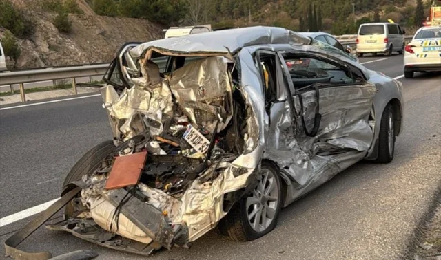 Bilecik'te Zincirleme Trafik Kazasında 3 Kişi Yaralandı