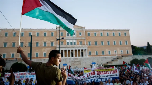 Yunanistan'da Filistin Destekçileri Limanı Kapattı