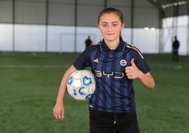 Hakkarili sarı fırtına Gül Yıldız halı sahasına kavuştu