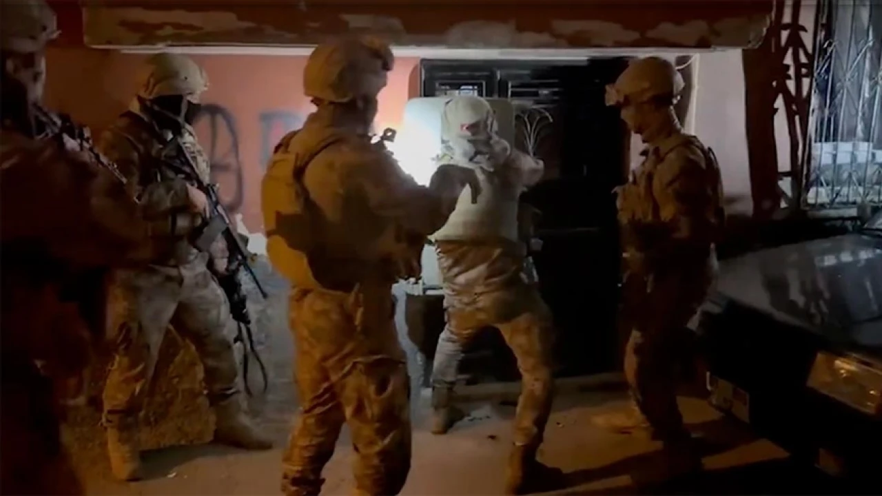 Silah ve mühimmat kaçakçılığı operasyonunda 135 gözaltı