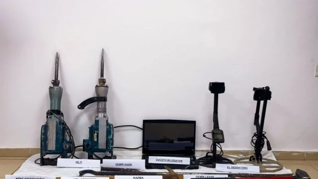 Adıyaman'da Kaçak Kazı Operasyonu: 3 Şüpheli Suçüstü Yakalan...