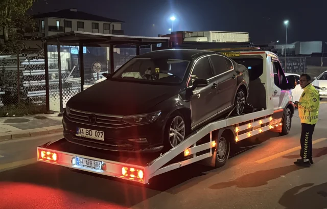 Sakarya'da Narkotik Polisi Kovalamacayla 3 Şüpheliyi Yakalad...