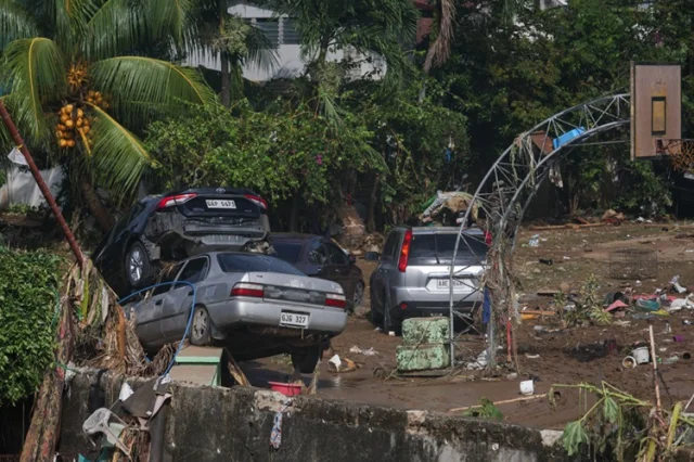 Filipinler'de Kalmaegi tayfunu can aldı: Ölü sayısı 114'e yü...