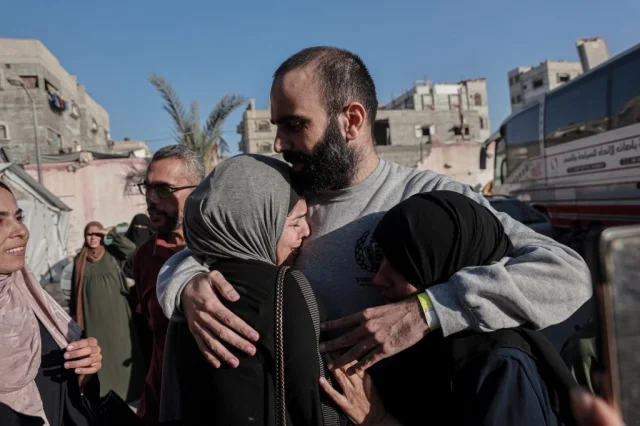 İsrail, Gazze'de Alıkoyduğu 5 Filistinliyi Serbest Bıraktı