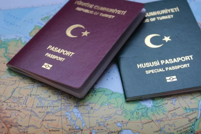 Siirt'te Durdurulan Minibüsten Sahte Pasaportlu 4 Göçmen Çık...