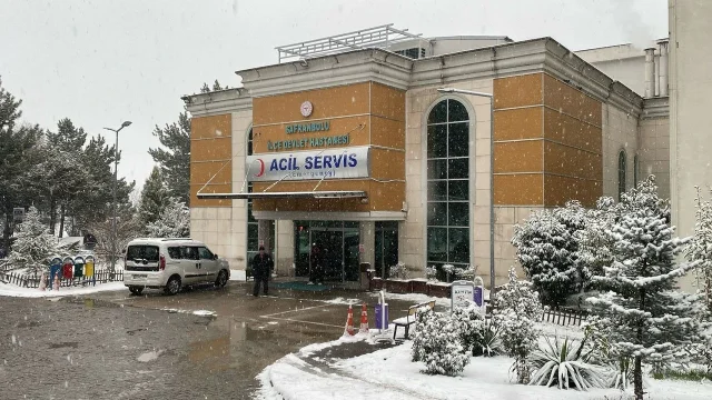 Karabük'te 24 Öğrenci Gıda Zehirlenmesi Şüphesiyle Hastaneye...