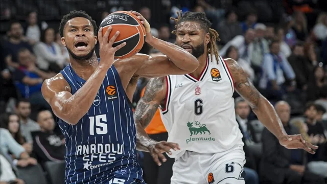 Anadolu Efes uzatmada kaybetti: Milan 97-93 kazandı