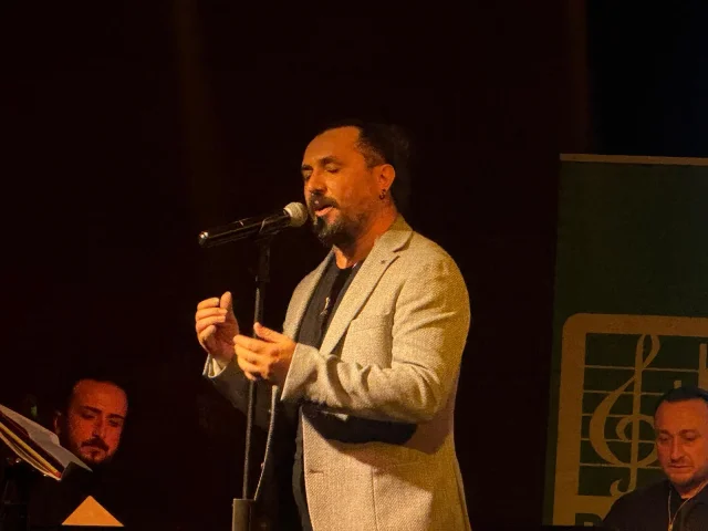 Bursa'da Elif Aydoğan ve Sebahattin Atik konser verdi