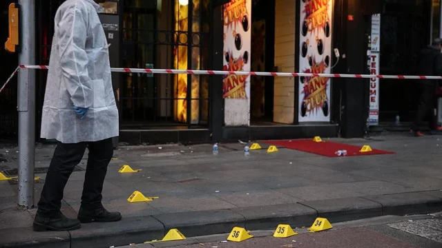 Beyoğlu'nda silahlı kavga: 2 kişi yaralandı