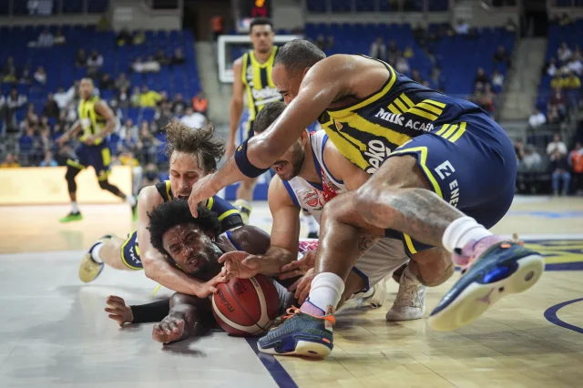 Fenerbahçe Beko, Büyükçekmece'yi 91-87 yenerek geri döndü