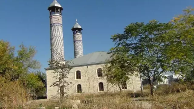 Karabağ'daki Tarihi Cuma Mescidi Yeniden İbadete Açıldı