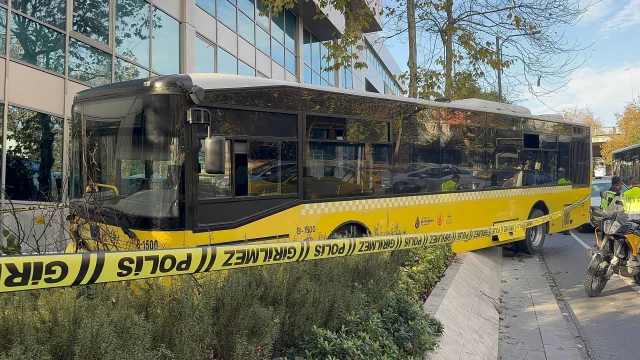 Beşiktaş'ta kalp krizi geçiren otobüs şoförü kazaya yol açtı