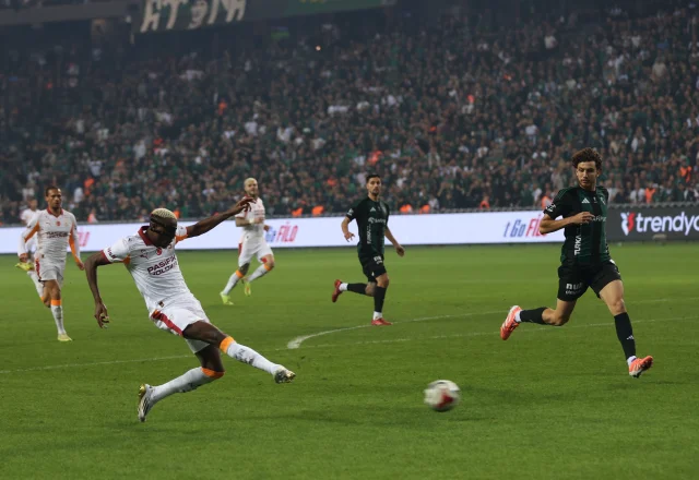 Galatasaray, namağlup ünvanını Kocaelispor karşısında kaybet...