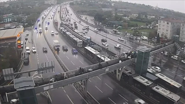 Avcılar metrobüs arızası yoğunluğa neden oldu